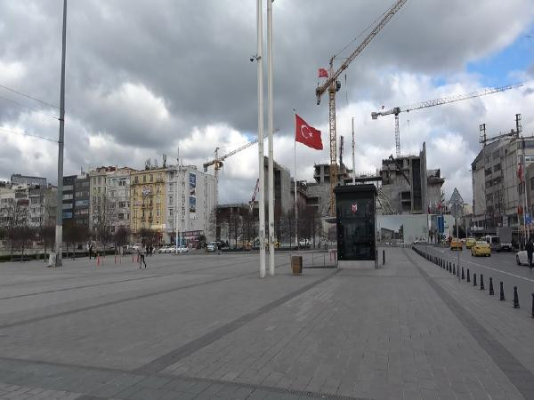 İstanbul'da meydanlar boş kaldı - Resim : 1