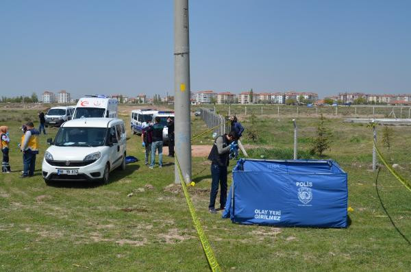 Boş arazide yanmış ceset bulundu - Resim : 2