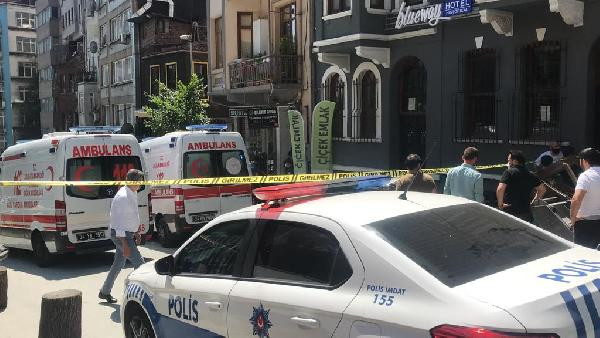 Şişli'de evde bıçaklı kavga! Polis kanlar içinde buldu - Resim : 1