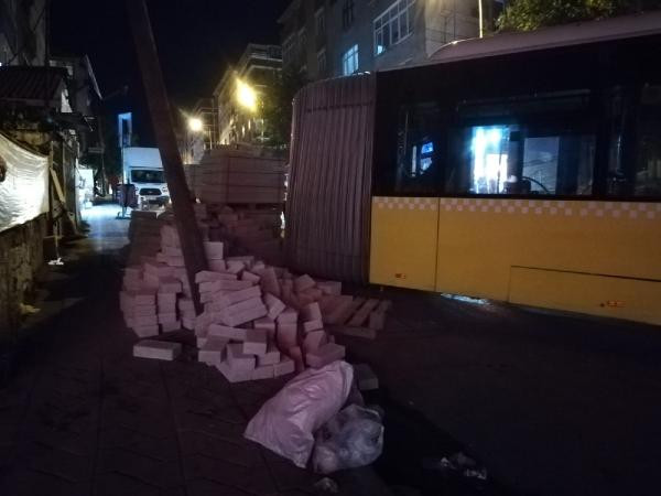 İstanbul'da otobüs kazası! Faciadan dönüldü - Resim : 2
