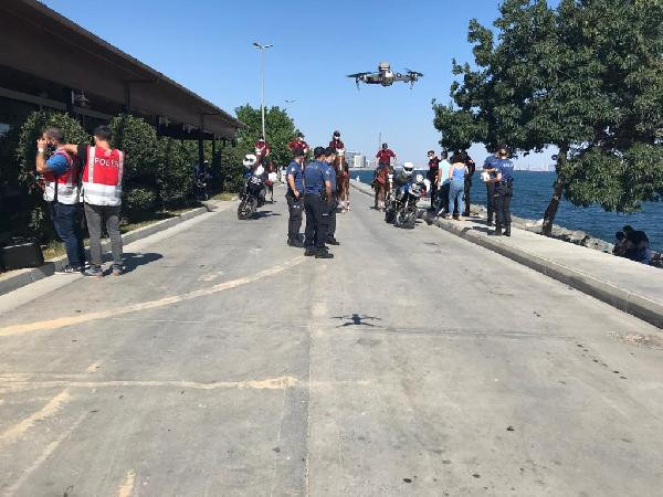 Atlı polisler Bakırköy sahiline indi - Resim : 1