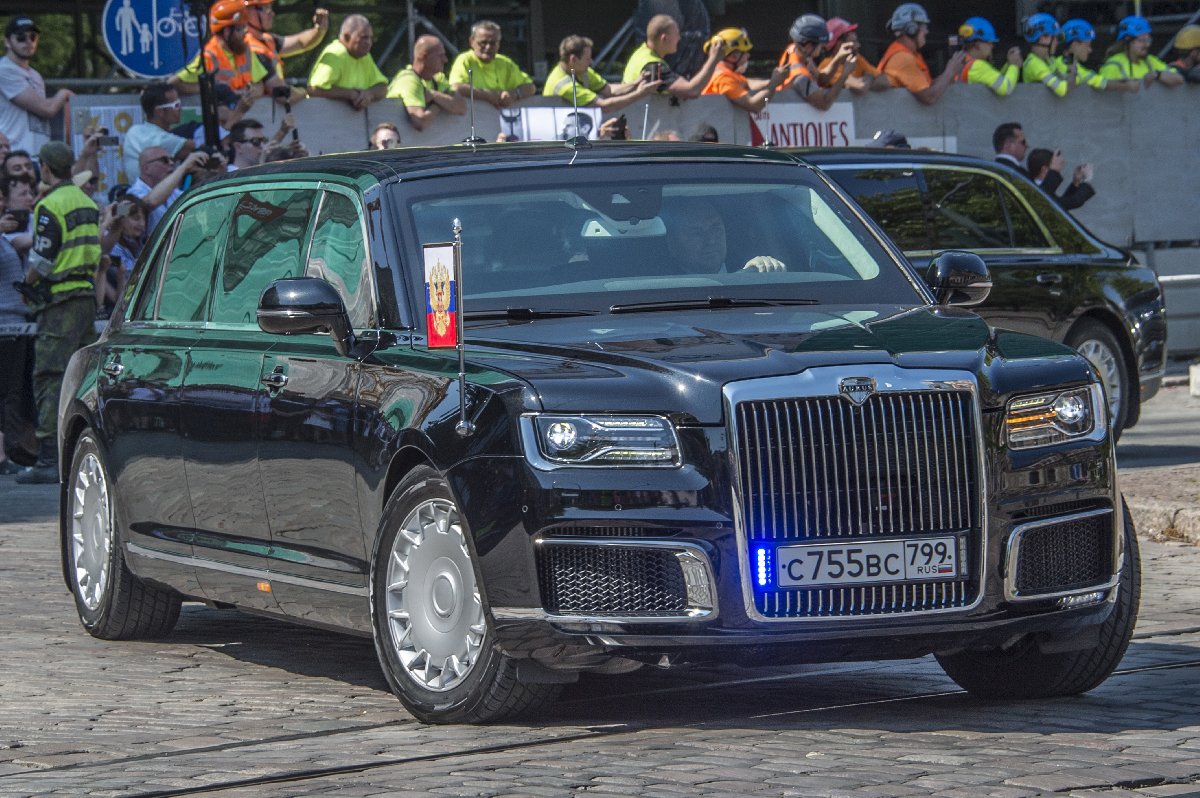 Лимузин президента Путина Аурус