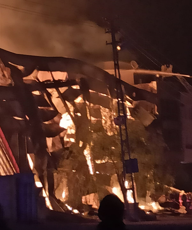 Ankara'da ilkokulun yanındaki fabrikada korkutan yangın - Resim : 2