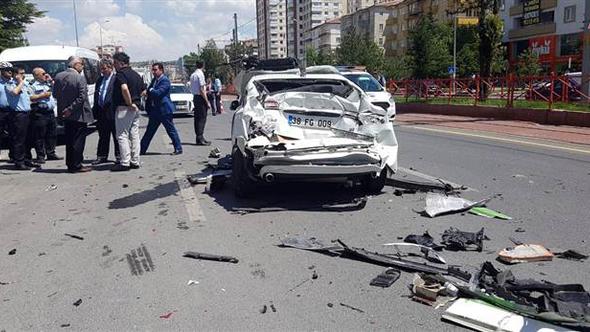 Cadde savaş alanına döndü: 1 ölü, 4 yaralı - Resim : 2