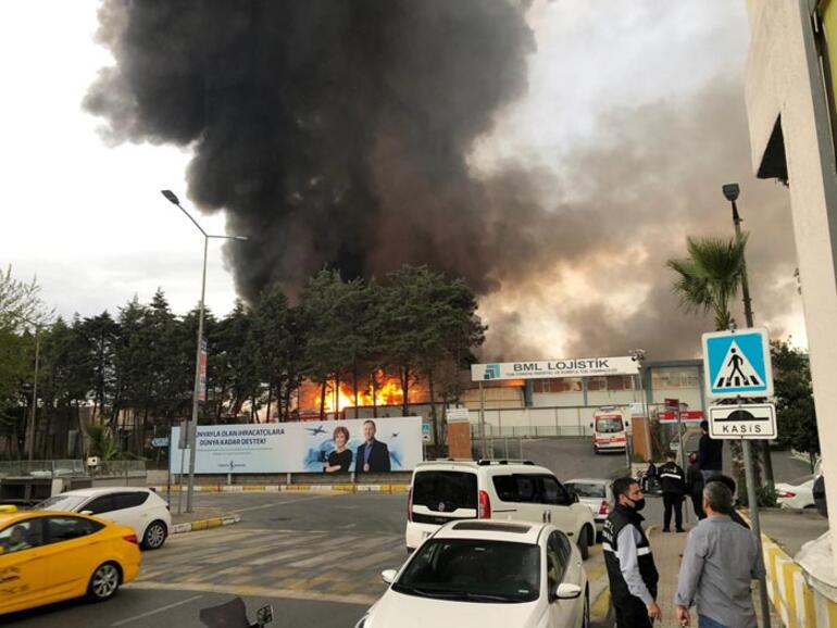 İstanbul'da korkutan yangın ! Her yeri sardı - Resim : 1