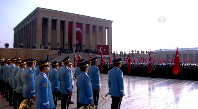 Ulu önder Atatürk'ü anıyoruz ! Devlet erkanı Anıtkabir'de - Resim : 2