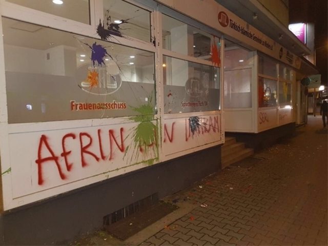 Avrupa'da Türk camisine saldırı - Resim : 4