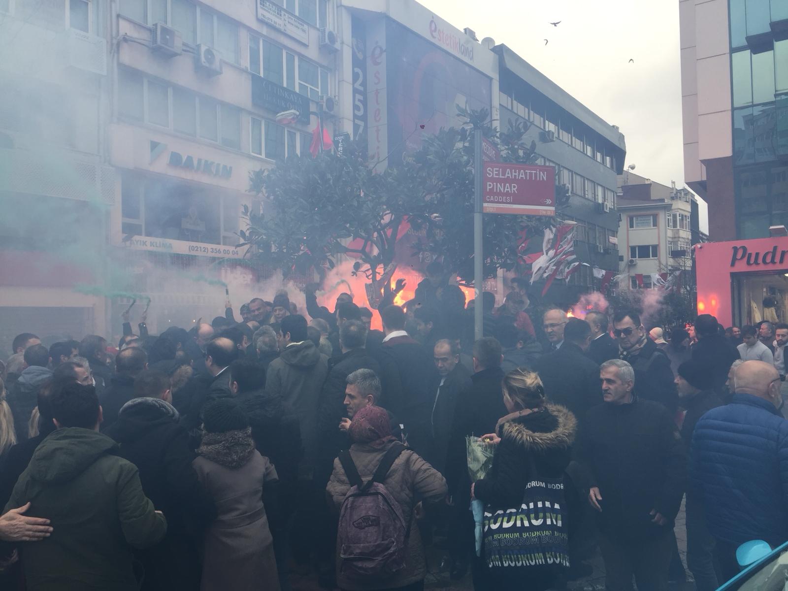 Sarıgül'ün Mecidiyeköy buluşmasına binlerce kişi akın etti - Resim : 5