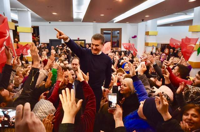 Sarıgül'ün Mecidiyeköy buluşmasına binlerce kişi akın etti - Resim : 2