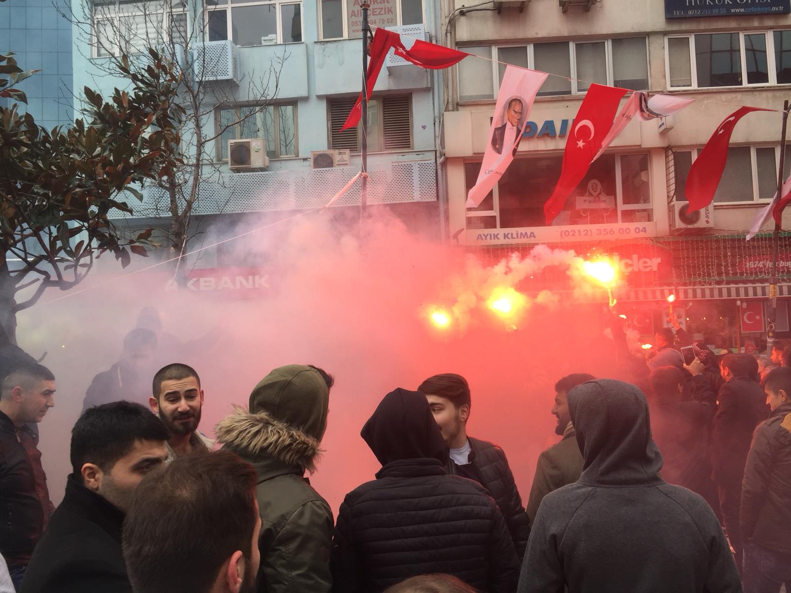 Sarıgül'ün Mecidiyeköy buluşmasına binlerce kişi akın etti - Resim : 4