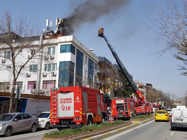 İstanbul'da yangın ! Baz istasyonları alev alev yandı - Resim : 1