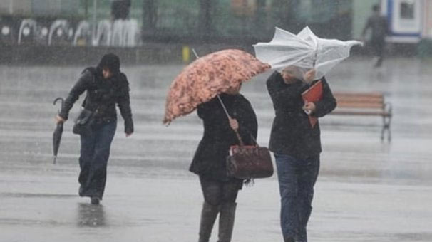 İstanbul'u fırtına ve dolu vurdu ! - Resim : 1