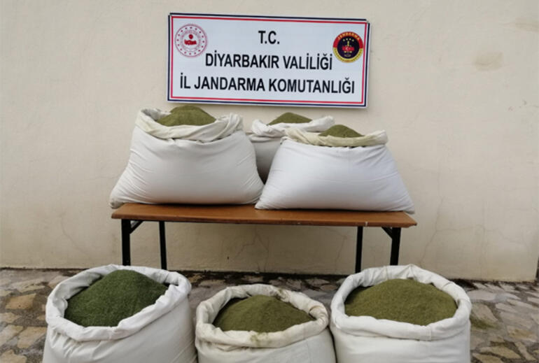 Diyarbakır'da 364 kilo esrar ele geçirildi - Resim : 1