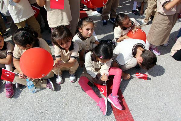 Güneşin altında tören ! - Resim : 1