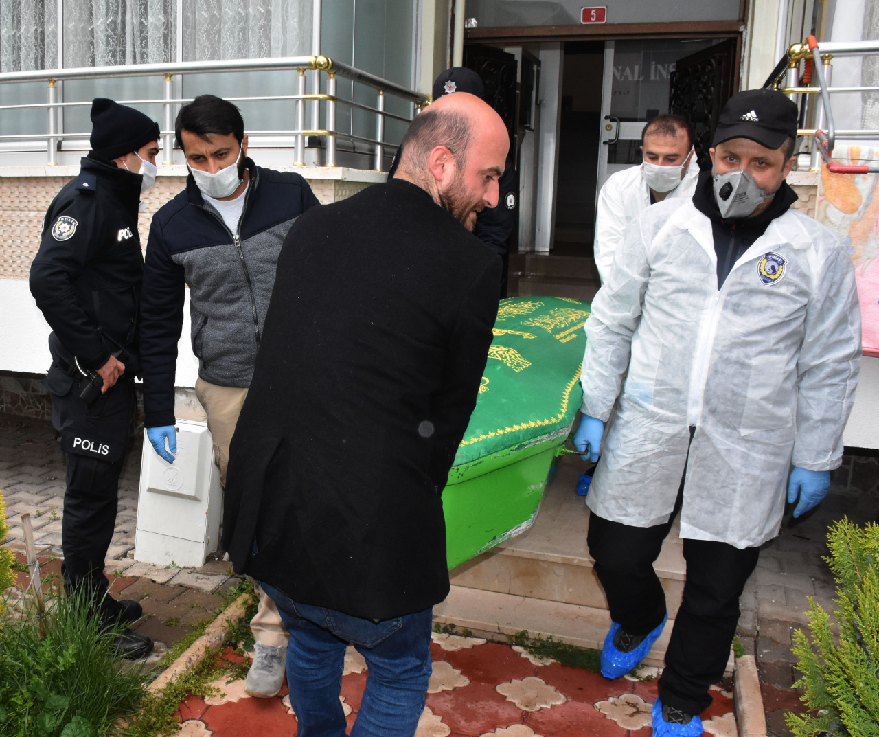 Sivas'ta kan donduran olay! Eşini acımadan öldürdü - Resim : 1