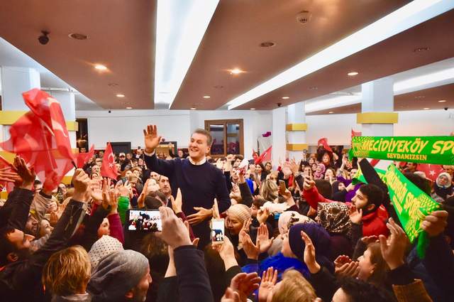 Sarıgül'ün Mecidiyeköy buluşmasına binlerce kişi akın etti - Resim : 1