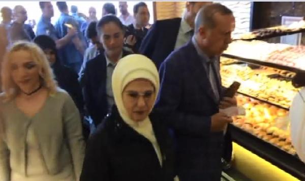 Erdoğan oyunu kullandı, alışverişe gitti - Resim : 1