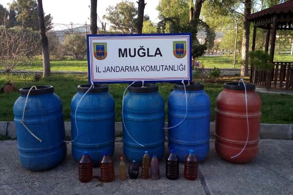 830 litre sahte içki ele geçirildi - Resim : 2