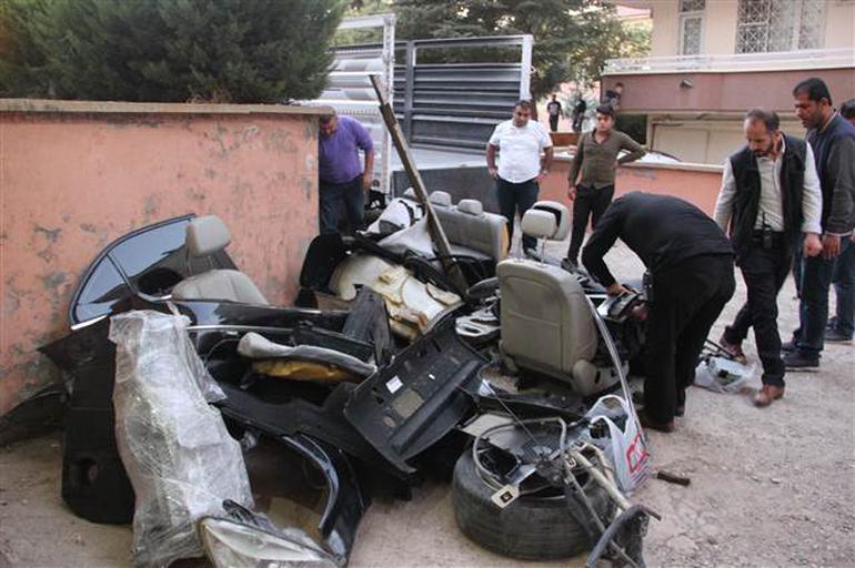 Lüks otomobil parçalar halinde sahibine teslim edildi - Resim : 1