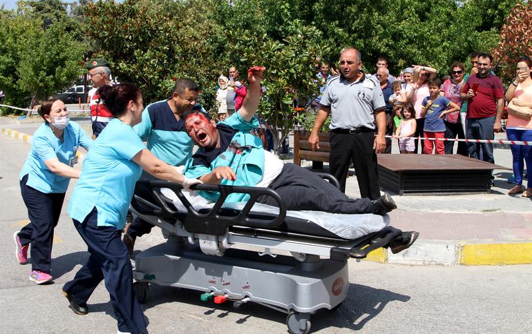 Hastanede tatbikat ! Görenler şaştı kaldı - Resim : 2