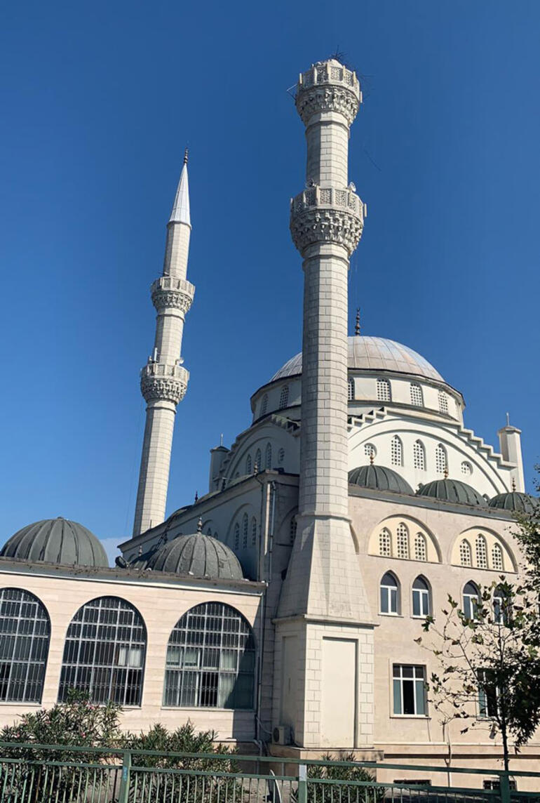 Avcılar'da deprem sırasında cami minaresinin yıkılma anı kamerada - Resim : 1