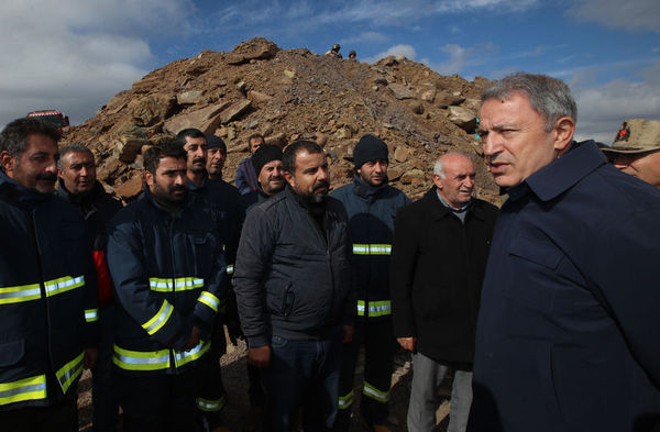 Bakan Hulusi Akar'dan Hakkari açıklaması - Resim : 1