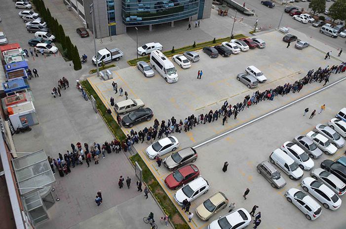 İndirimi duyan sabah 06.00'da kuyruğa girdi - Resim : 1