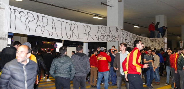 Taraftarlar Fatih Terim'i duygulandırdı - Resim : 1