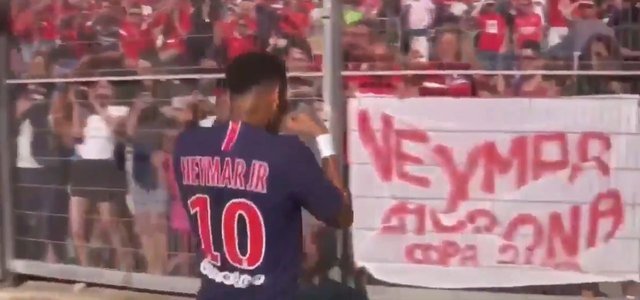 Gündem yine Neymar ! O pankarta gidip... - Resim : 1