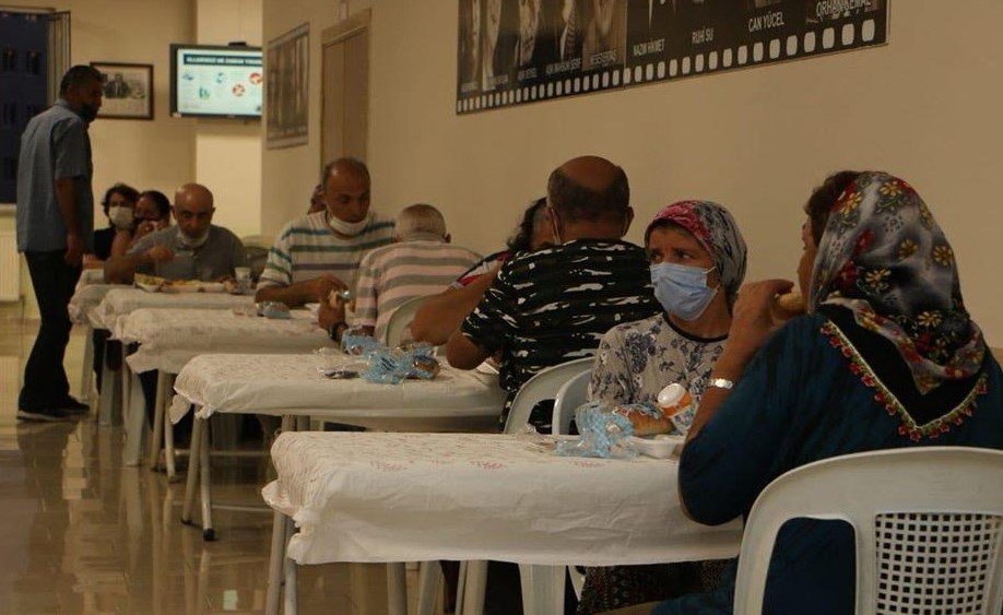 Başkan Gökhan Yüksel, Uğur Mumcu Cemevi'nde Muharrem iftarına katıldı - Resim : 1