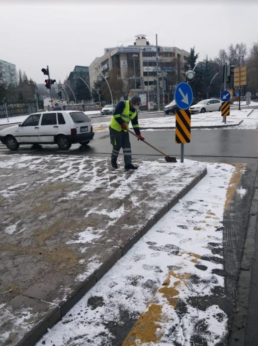 Başkent'e yılın ilk karı düştü: Büyükşehir ekipleri teyakkuzda - Resim : 2