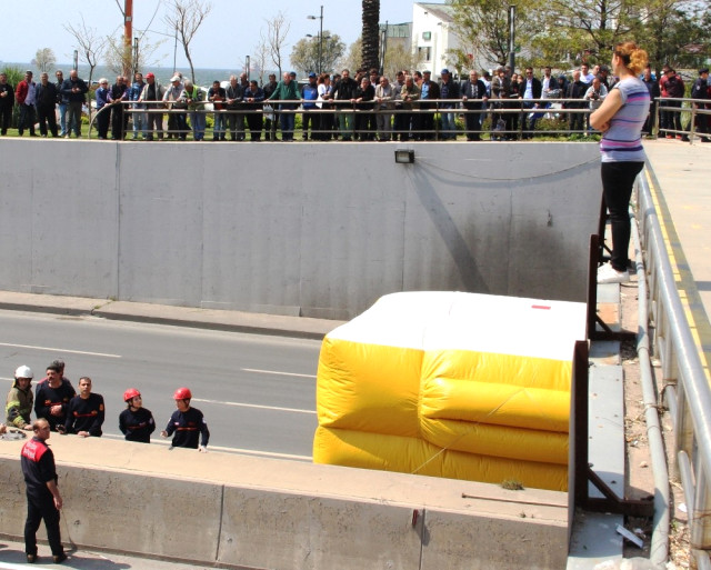 İzmir'de pes dedirten intihar olayı ! - Resim : 3