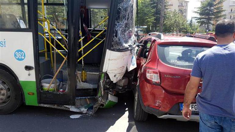 Cadde savaş alanına döndü: 1 ölü, 4 yaralı - Resim : 1